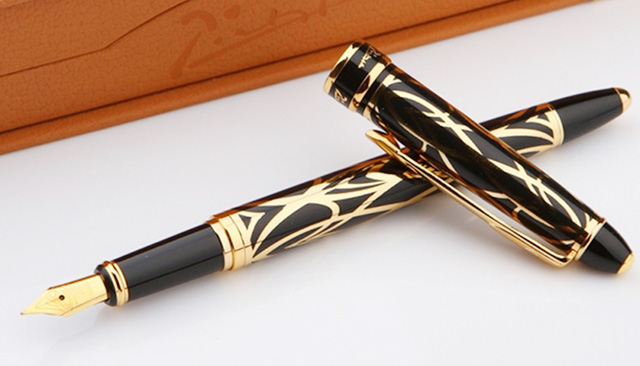 Dòng bút máy cao cấp Picasso 901 được thiết kế dựa trên những trải nghiệm cuộc sống qua ba giai đoạn nghèo khó, thành công, vinh quang của Picasso khi ông sống tại Paris.