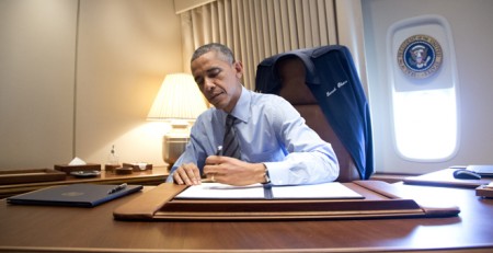 obama-signs-immigration-450x231