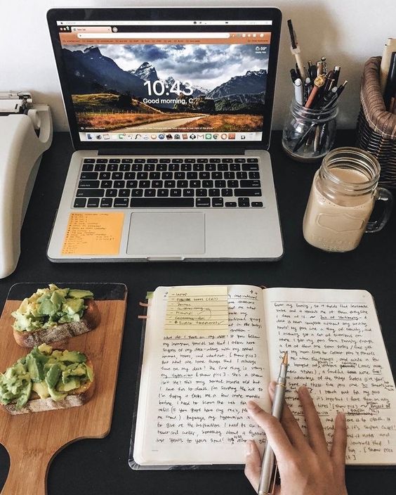 Lời khuyên cho bạn là nên sử dụng sổ tay và bút để ghi chép thay vì phụ thuộc tất cả vào máy tính